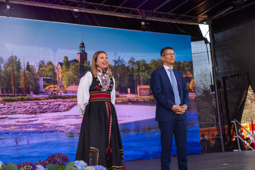 Bilde av Laura Sletbakk og Geir Håøy fra 400-års dagen til Kongsberg